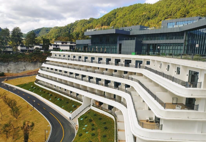 古城迎来新建筑，五矿二十三冶承建的这座五星级酒店开门营业